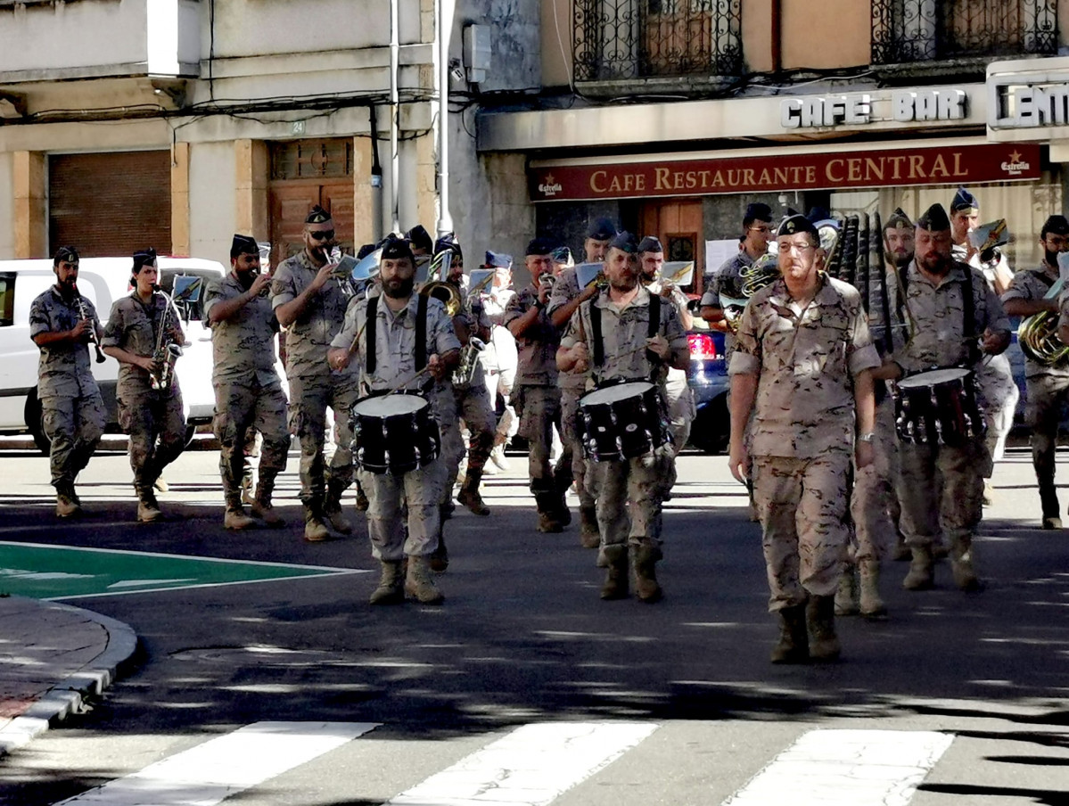 Desfile militar en boñar 2022 4