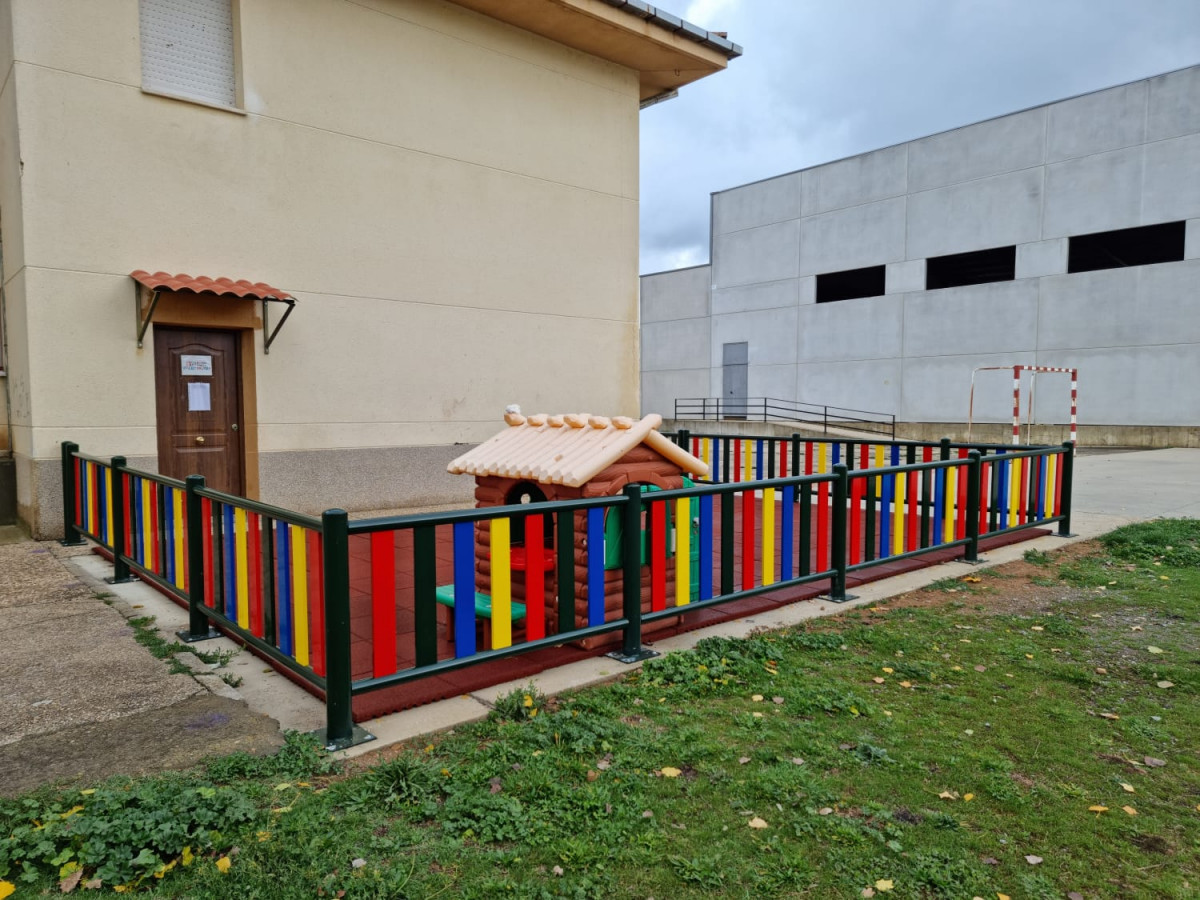 Parque infantil colegio puente almuhey DDV 4