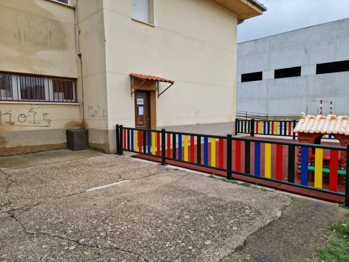 Parque infantil colegio puente almuhey DDV 1