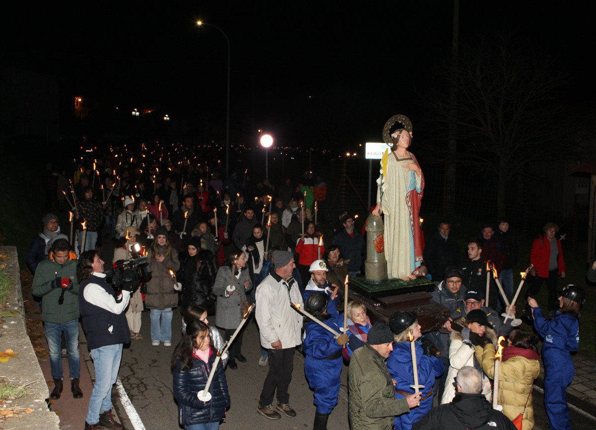 Santa barbara 2022 procesion antorchas barruelo