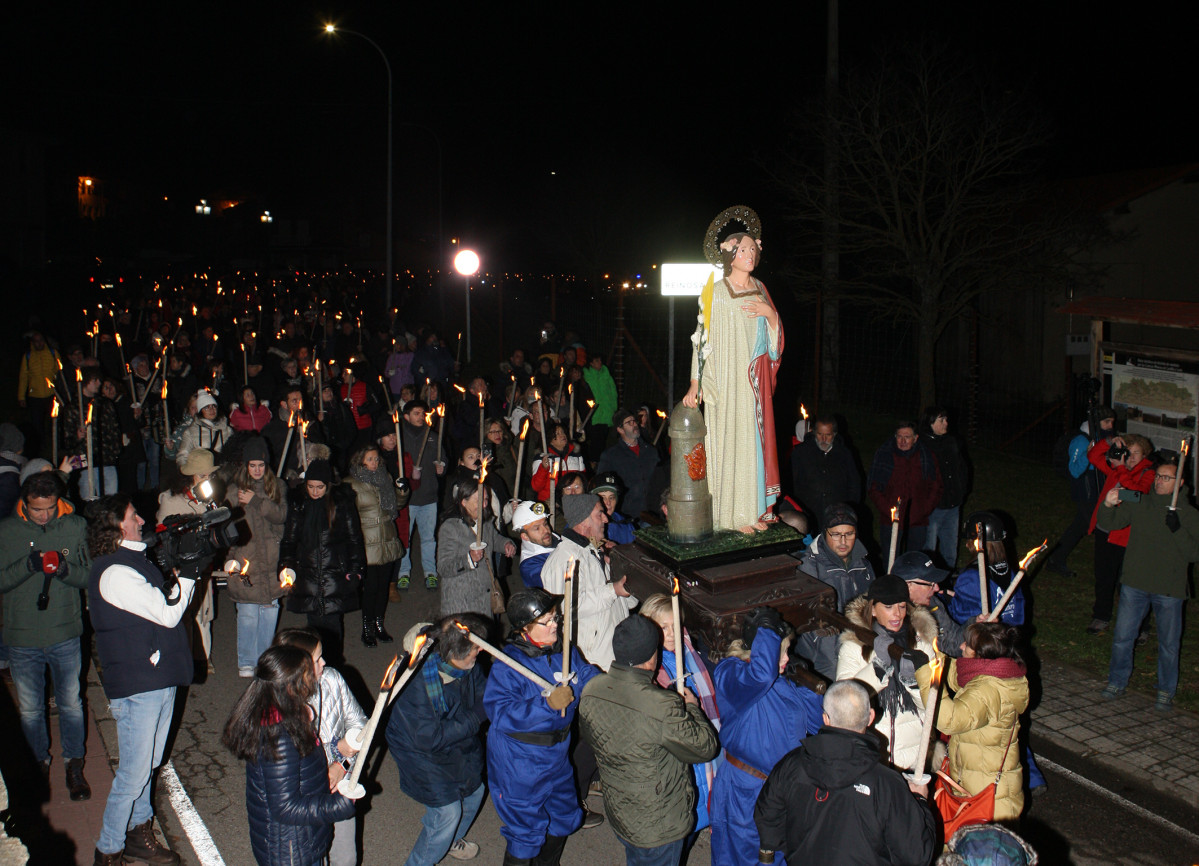 Santa barbara 2022 procesion antorchas barruelo (3)