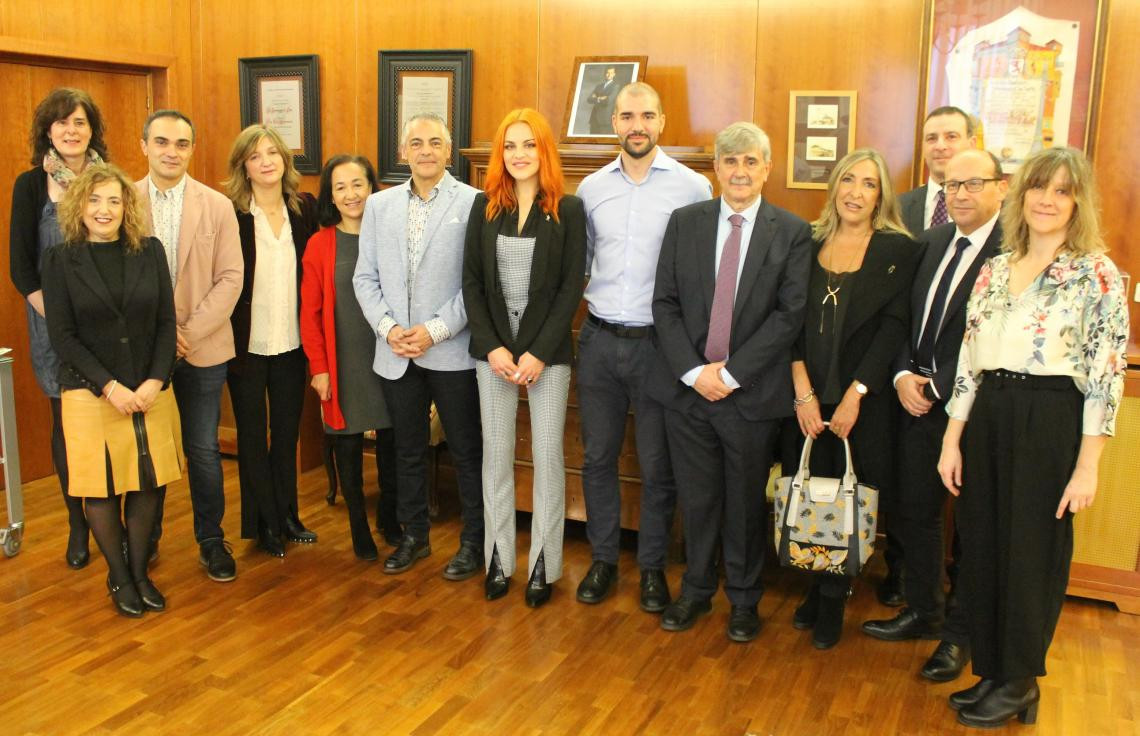 Los astronautas con el equipo de gobierno de la ule 01