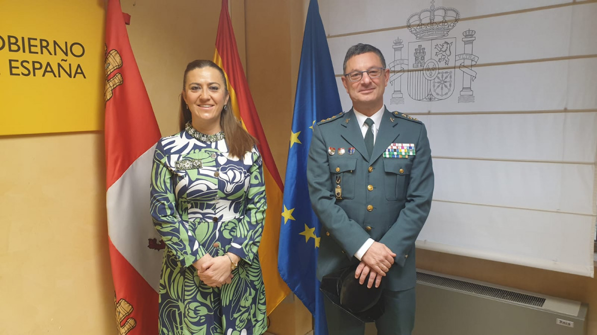 Virginia barcones y coronel guardia civil leon