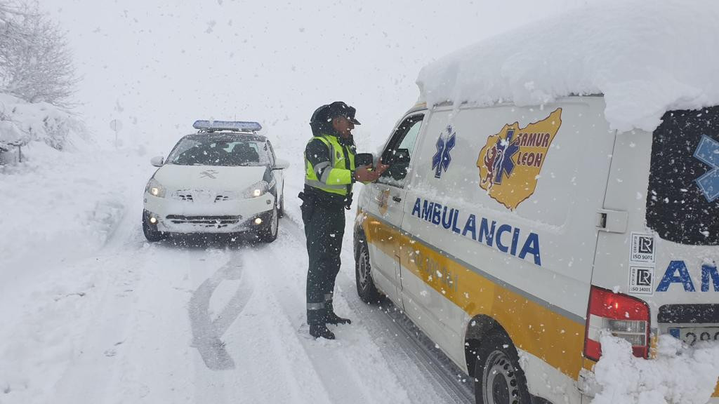 Guardia civil de leon nieve