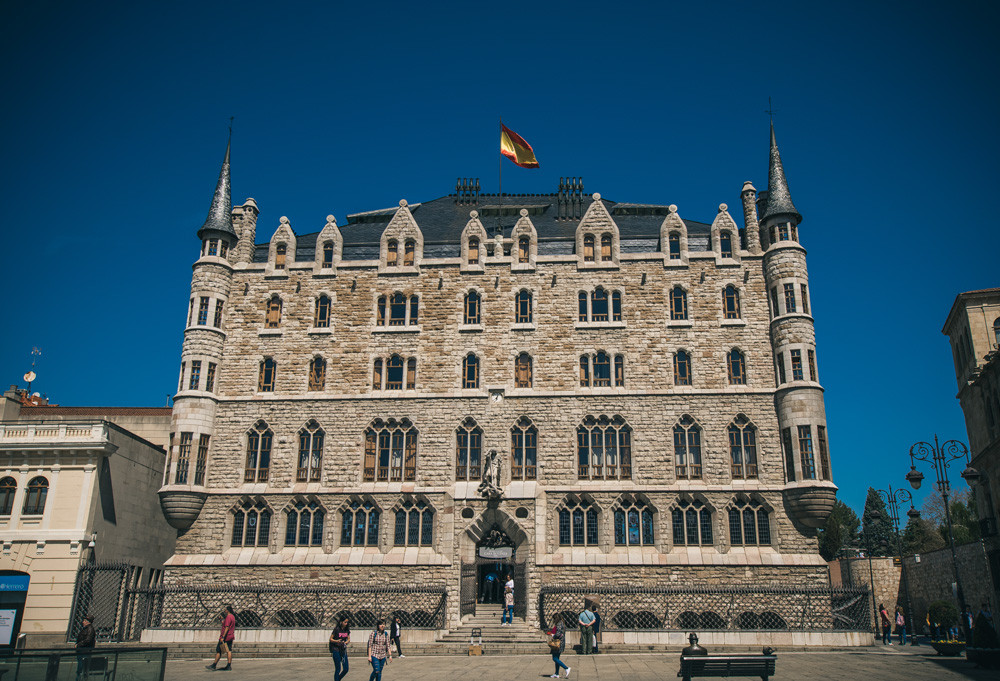 Casa botines gaudi leon