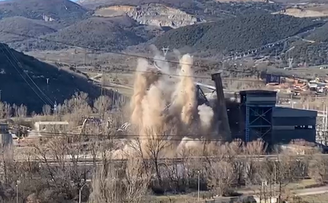 Demolicion caldera central tu00e9rmica la robla 2