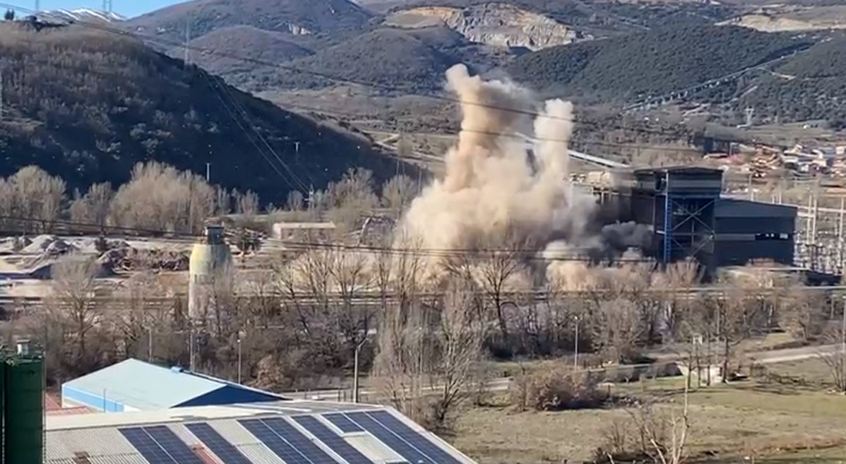 Demolicion caldera central tu00e9rmica la robla 3