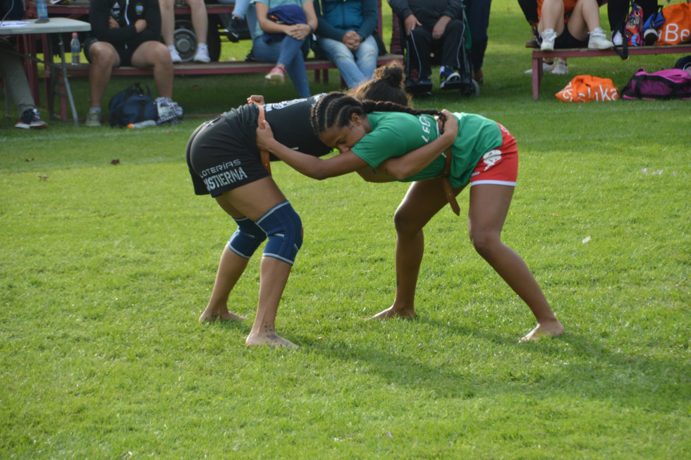 Foto lucha femenina