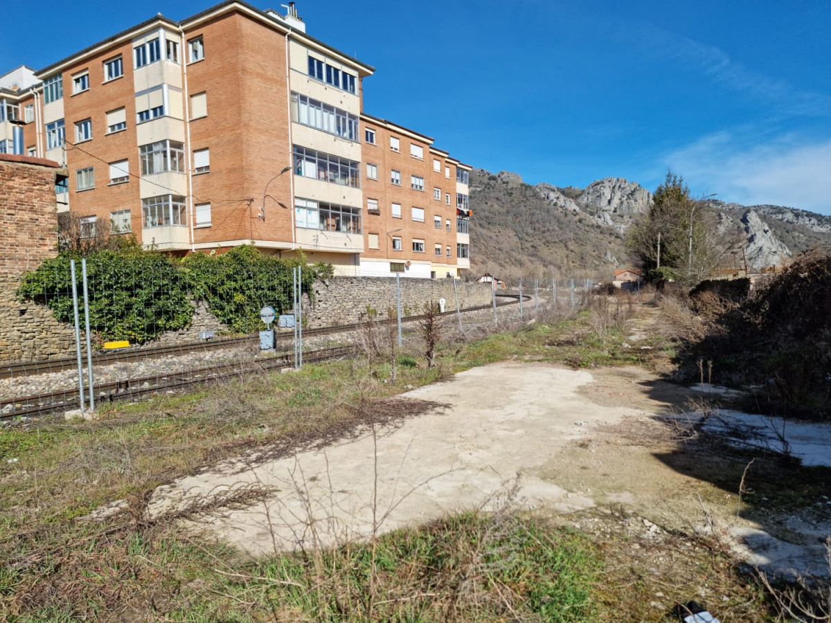 Vallado paso a nivel la chimenea cistierna (2)