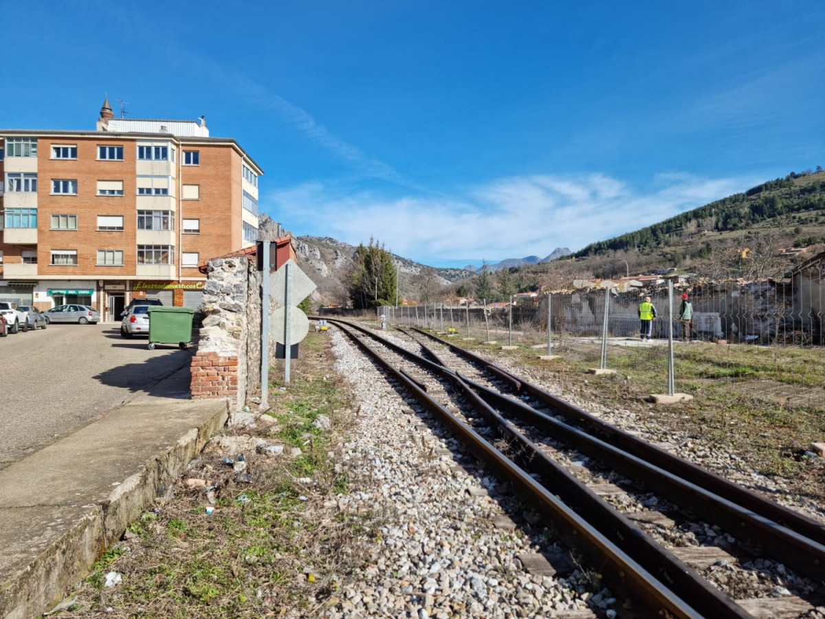 Vallado paso a nivel la chimenea cistierna