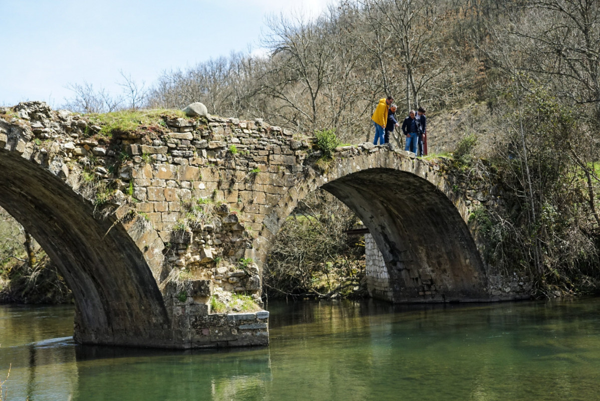 Puente medieval de serrilla de torio