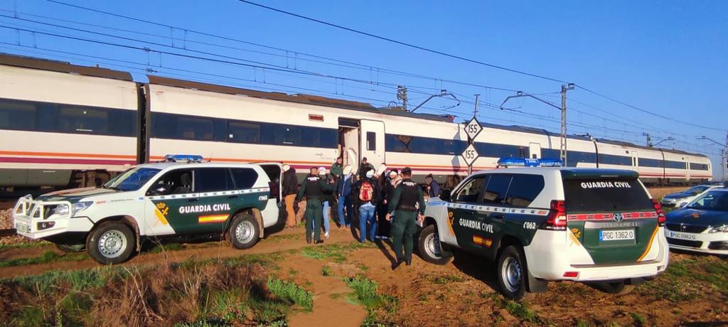 Averia catenaria trasbodo pasajeros Leon madrid en burgo ranero