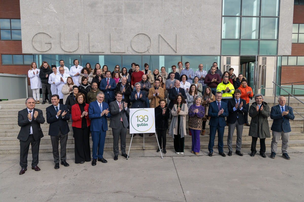 230427 Imagen de familia con el presidente de la  Junta