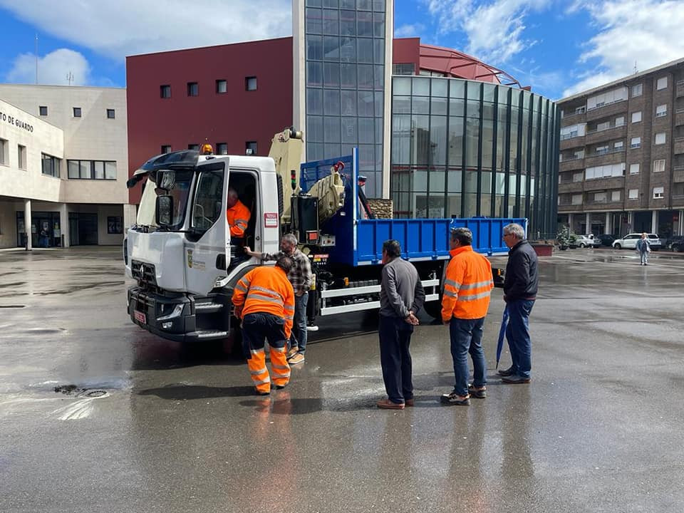 Nuevo camion ayto guardo obras (2)