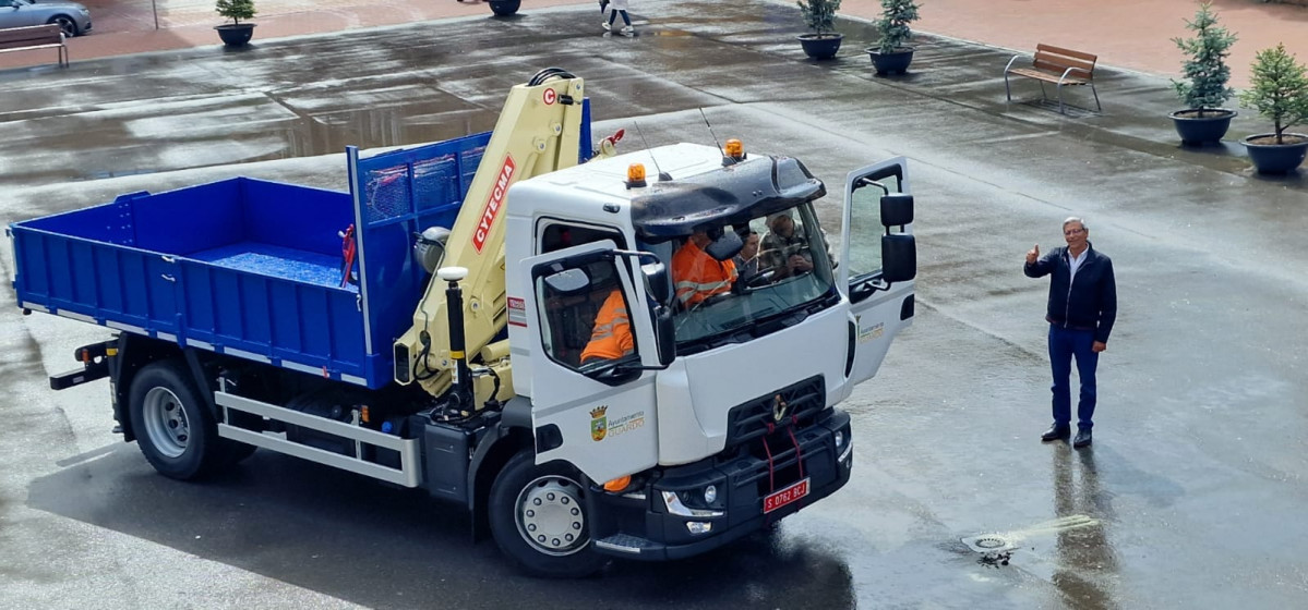 Nuevo camion ayto guardo obras (3)