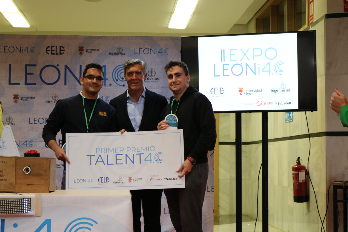 IMG2 Alumnos ganadores ExpoLeu00f3ni4