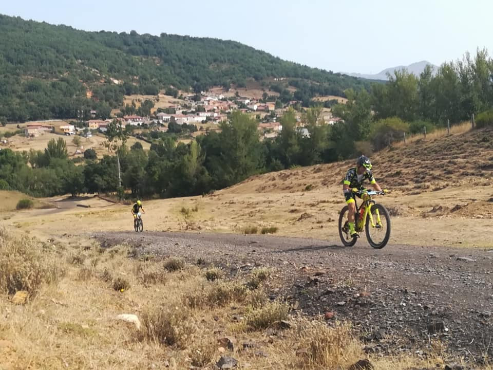 Ciclistas brugos de fenar