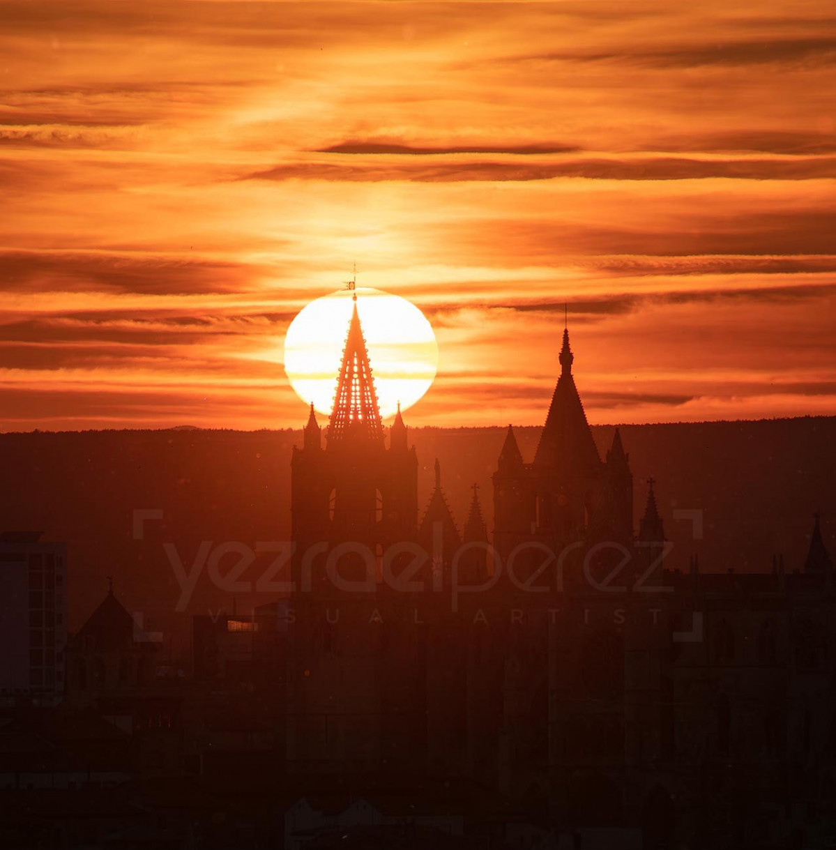 Atardecer catedral de leon yezrael perez