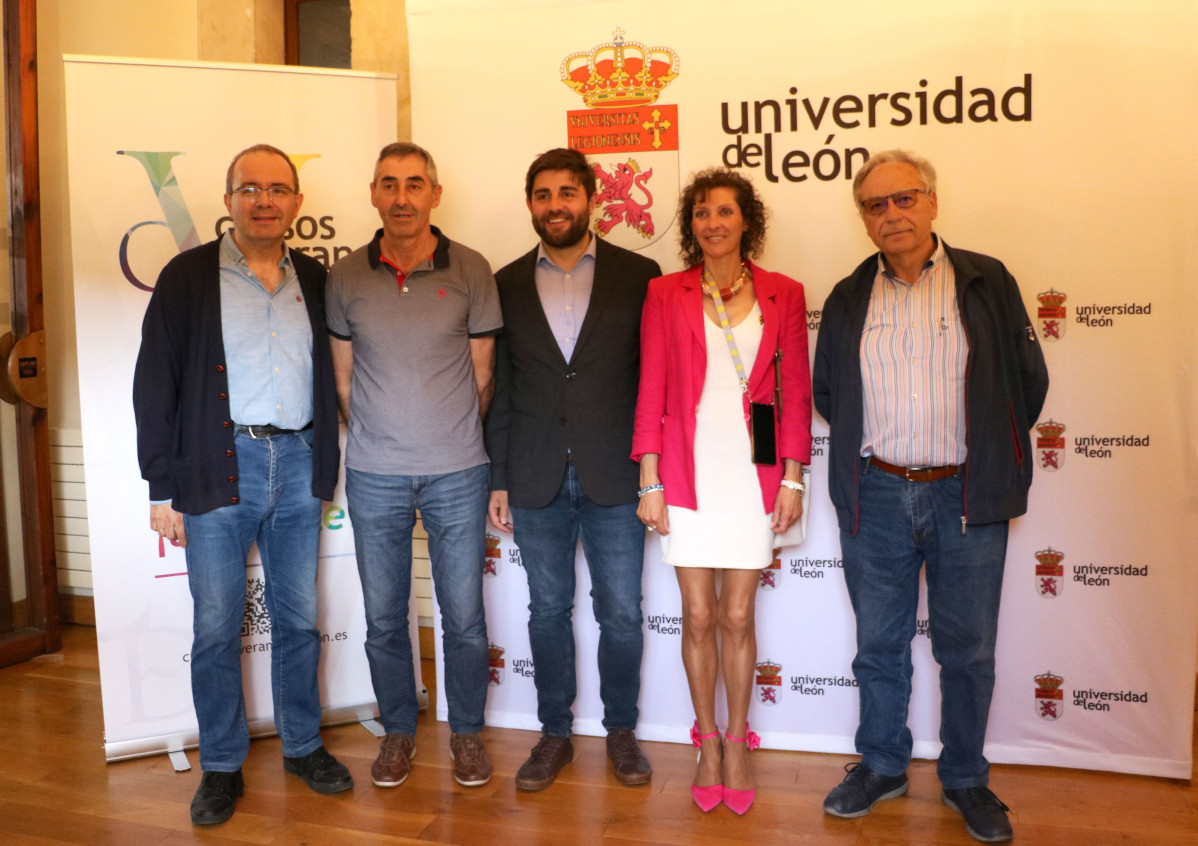 2023 06 19 Inauguraciu00f3n Cursos Verano 07 (Profesores y representantes de ayuntamiento curso 'La Ribera y la Vega del u00d3rbigo'