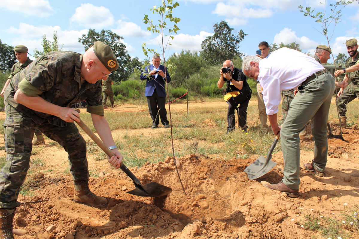 2023 06 22.  Cebrián y García inauguran el 'Bosque Defensa Iberdrola