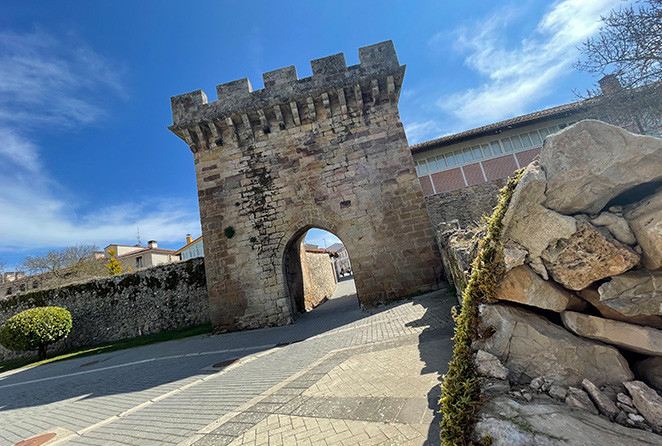 Puerta de la barbacana puerta real aguilar