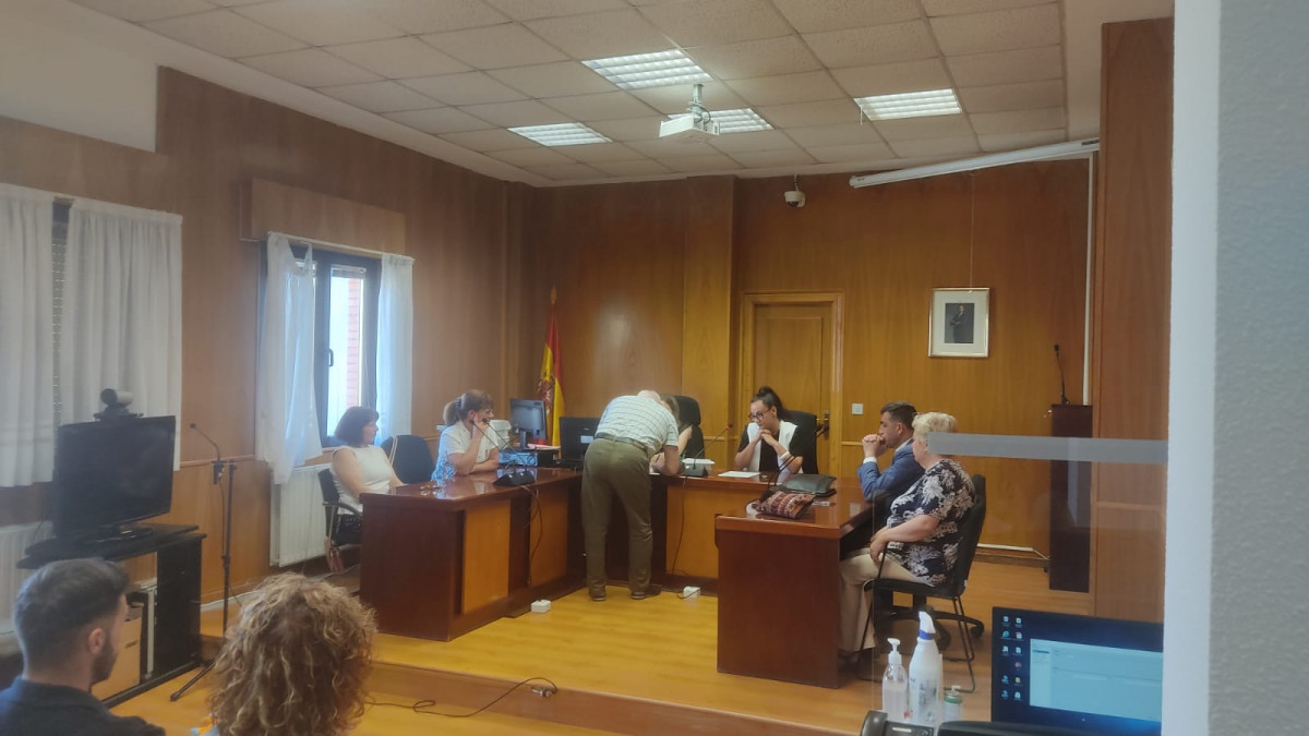 Esteban gonzalez alcalde valderrueda diputado