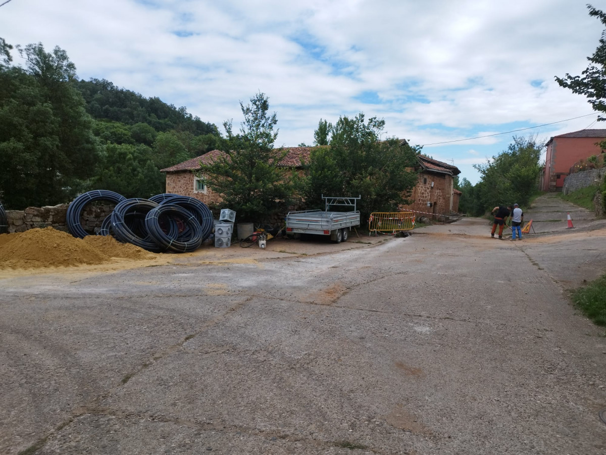 Obras red abastecimiento bustillo de santullan (2)