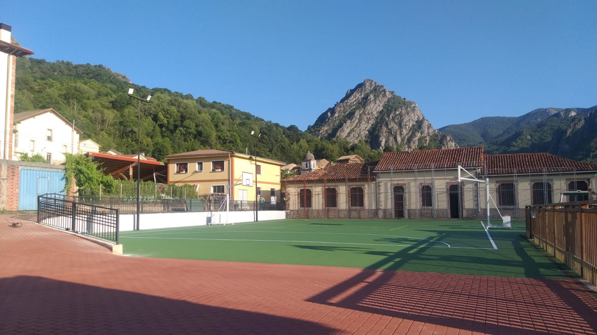 Pista polideportiva oseja de sajambre