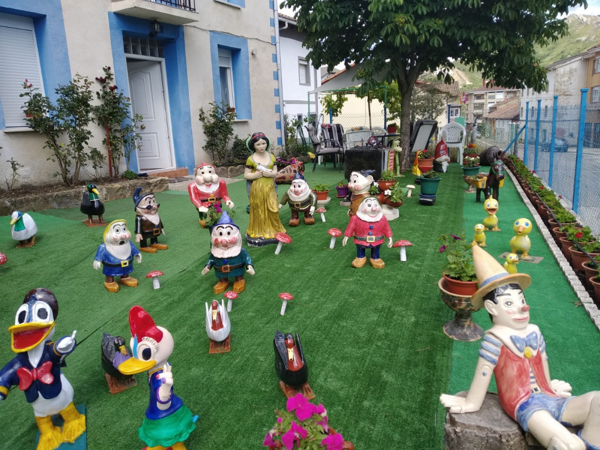 Jardin figuras ceramica olleros de sabero