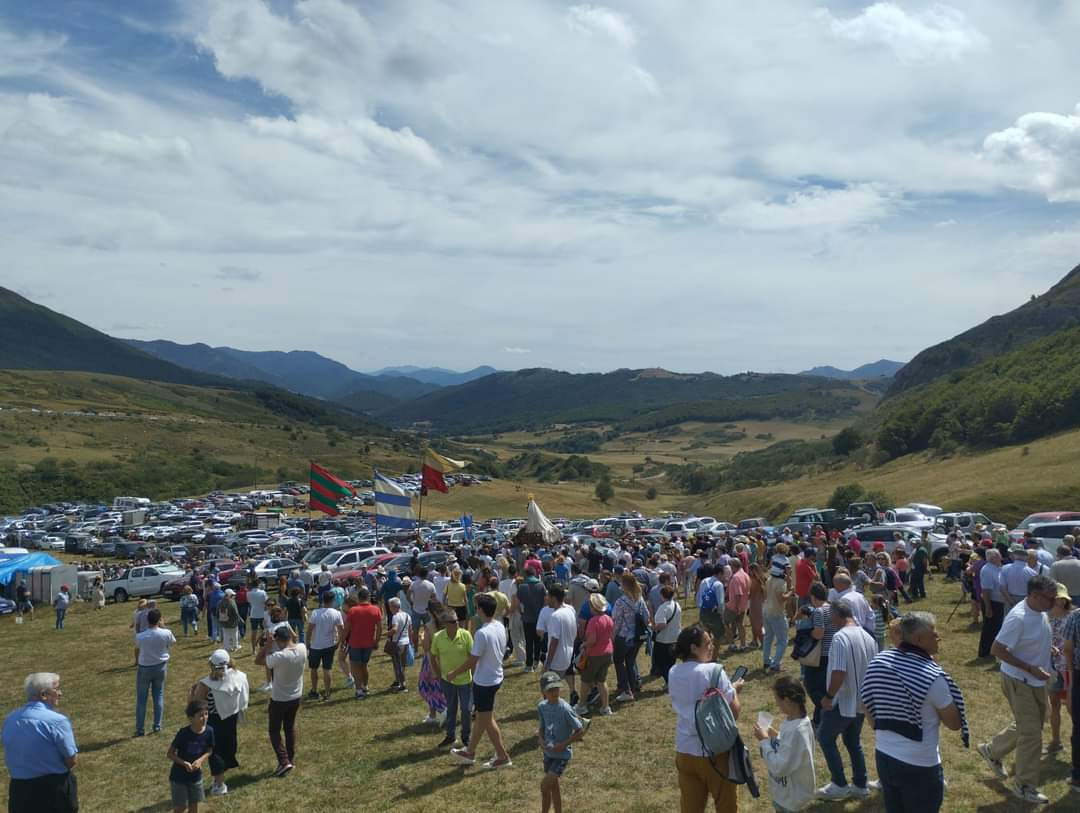 Fiestas de riosol marau00f1a 2023 pendones reino de leon