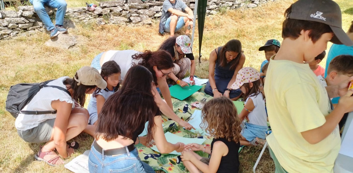 Taller arte y naturaleza en la Romería del puerto de La Magdalena, Murias de Paredes