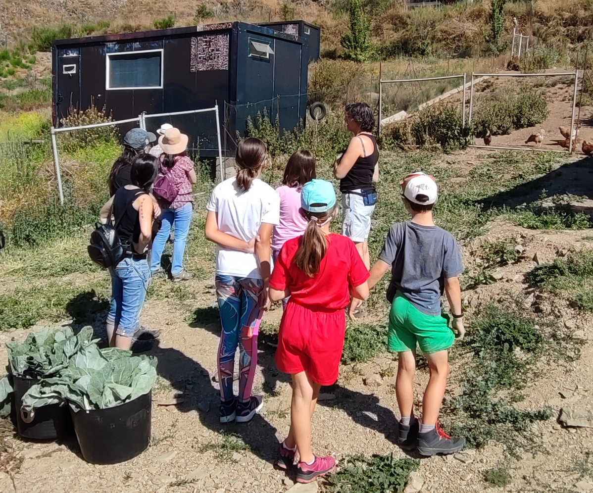 Visita guiada a la granja avícola ecológica Nafardela, Villanueva de Omaña