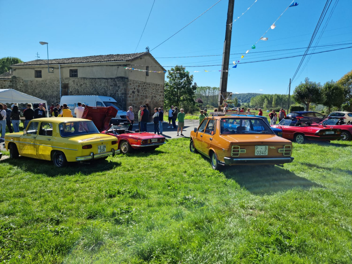 Concentraciu00f3n coches clasicos valderrueda 2023 (6)