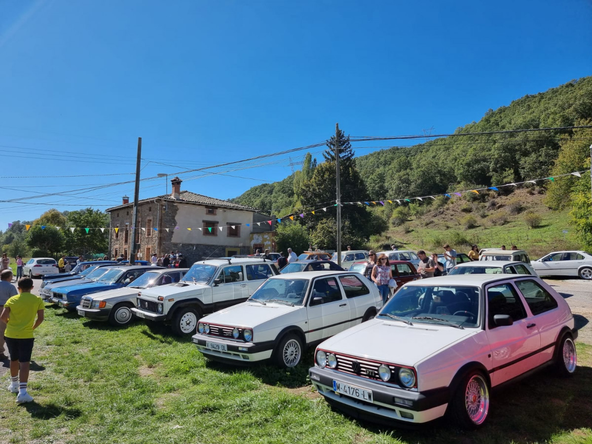 Concentraciu00f3n coches clasicos valderrueda 2023 (7)