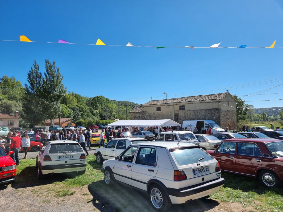 Concentraciu00f3n coches clasicos valderrueda 2023 (12)