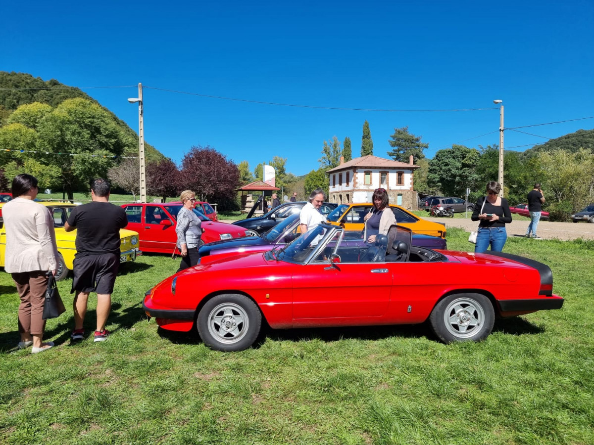 Concentraciu00f3n coches clasicos valderrueda 2023 (13)