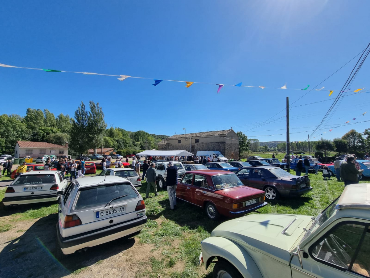 Concentraciu00f3n coches clasicos valderrueda 2023 (15)