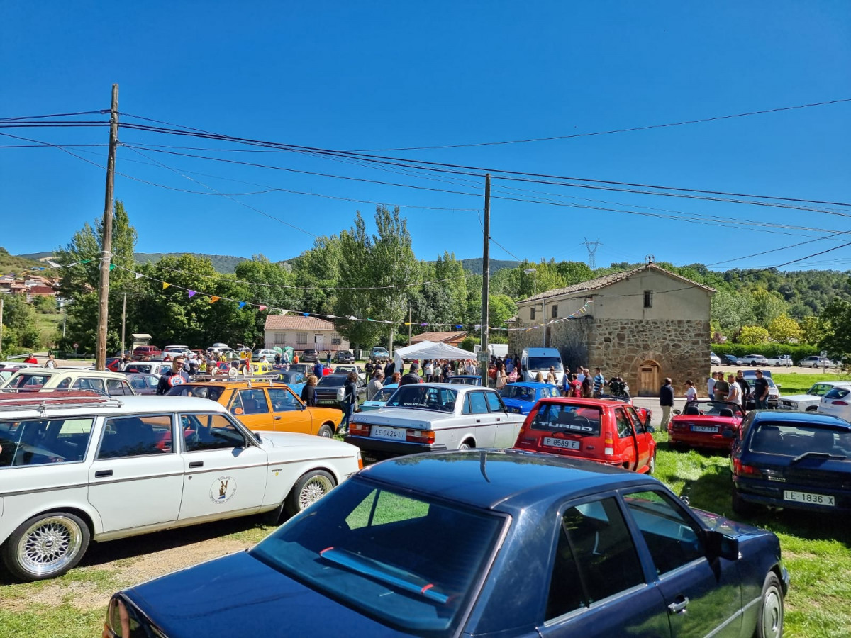 Concentraciu00f3n coches clasicos valderrueda 2023 (16)