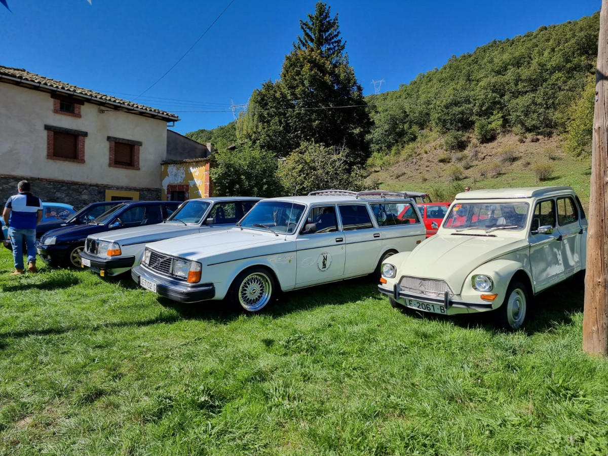 Concentraciu00f3n coches clasicos valderrueda 2023 (18)