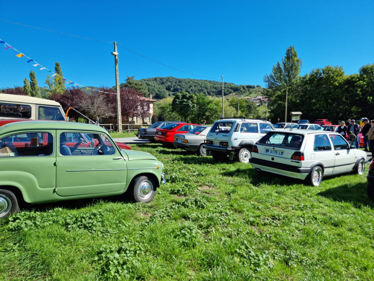 Concentraciu00f3n coches clasicos valderrueda 2023 (19)