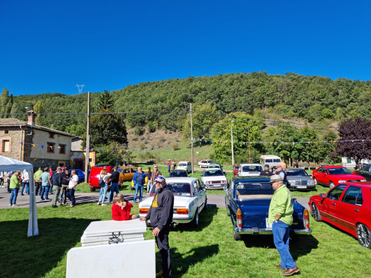 Concentraciu00f3n coches clasicos valderrueda 2023 (22)