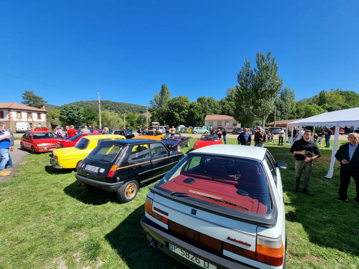 Concentraciu00f3n coches clasicos valderrueda 2023 (26)