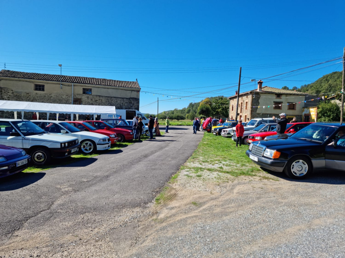 Concentraciu00f3n coches clasicos valderrueda 2023 (29)