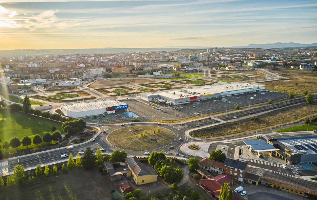 Parque Comercial Reino de Leu00f3n Bogaris