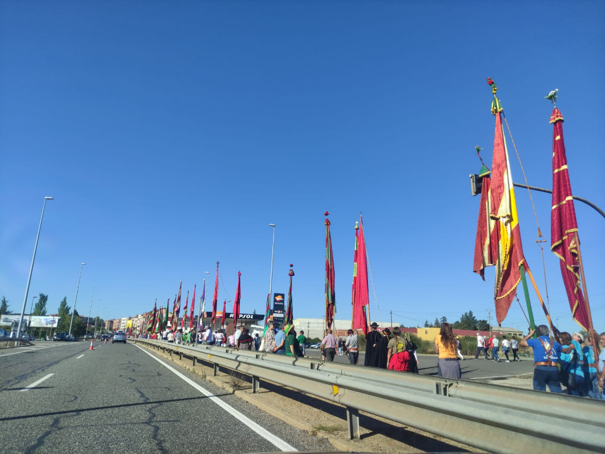 Pendones romeria san froilan la virgen 2023 (2)