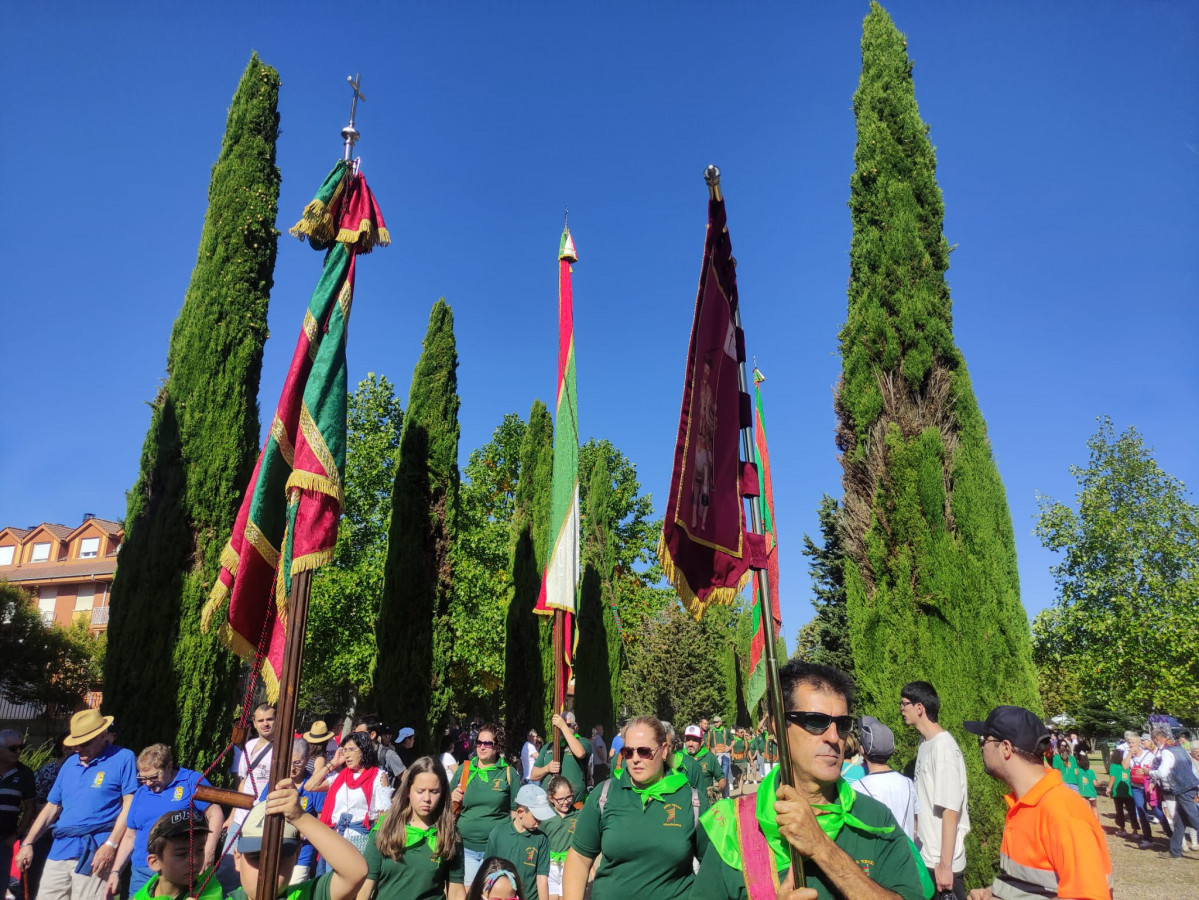 Pendones romeria san froilan la virgen 2023 (5)