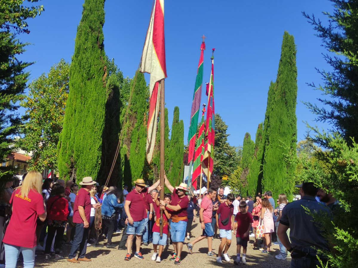 Pendones romeria san froilan la virgen 2023 (11)