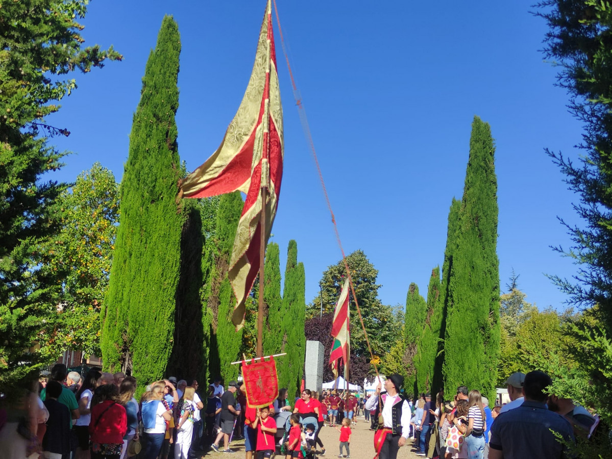 Pendones romeria san froilan la virgen 2023 (20)