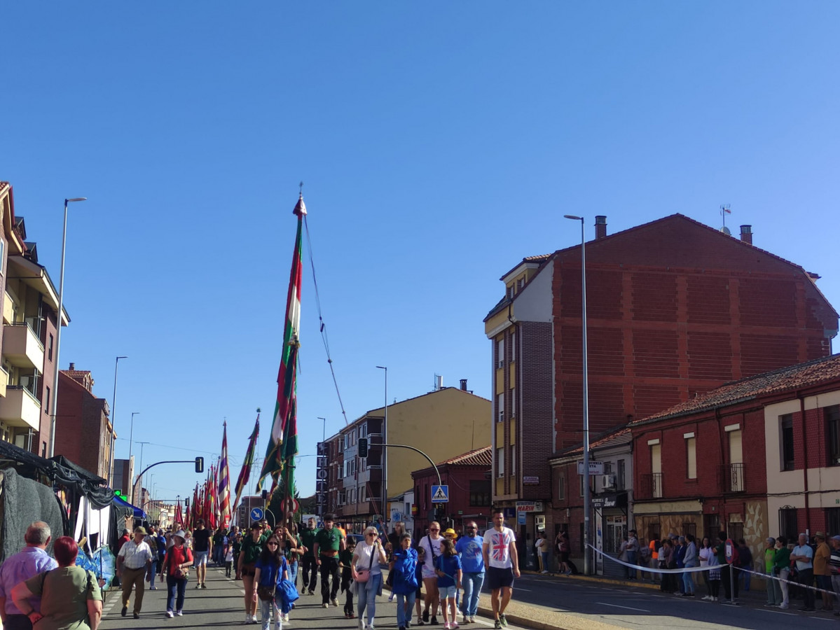 Pendones romeria san froilan la virgen 2023 (21)