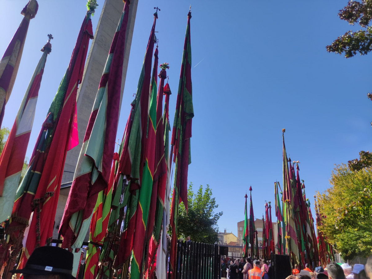 Pendones romeria san froilan la virgen 2023 (23)